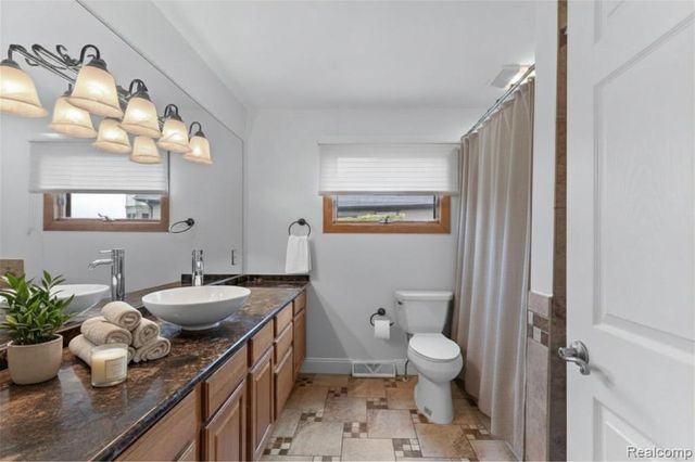 6628 Longworth Drive, Waterford, MI 48329