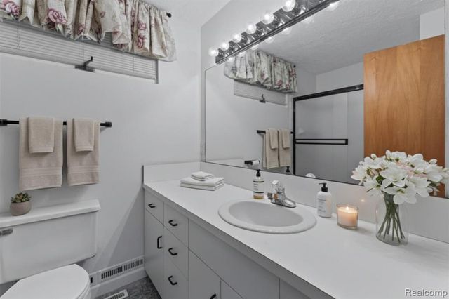 6628 Longworth Drive, Waterford, MI 48329