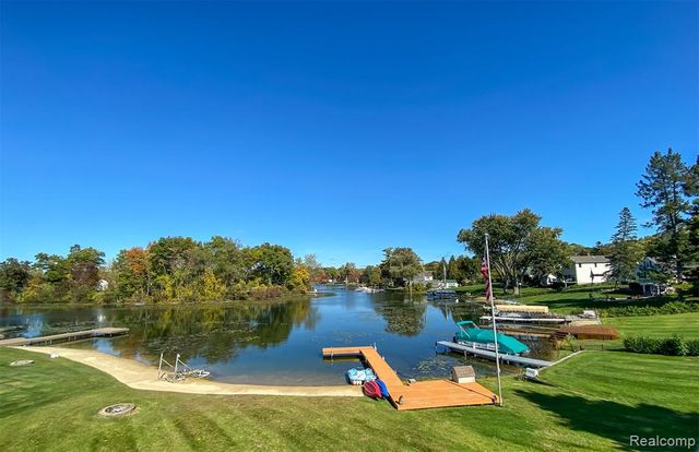 6628 Longworth Drive, Waterford, MI 48329