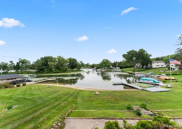 6628 Longworth Drive, Waterford, MI 48329
