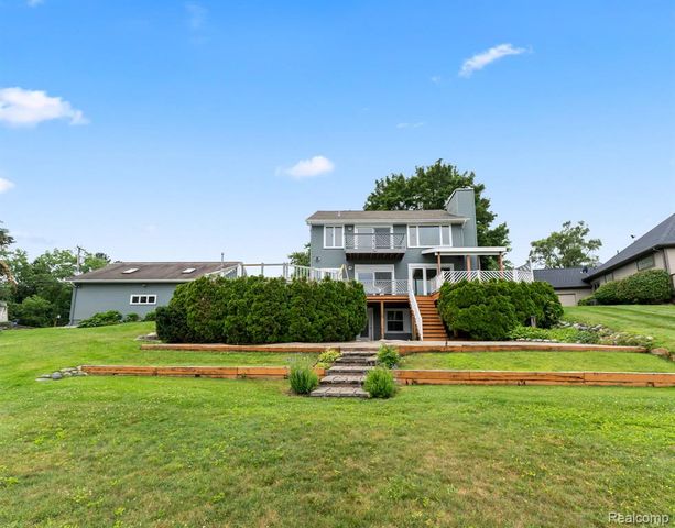 6628 Longworth Drive, Waterford, MI 48329