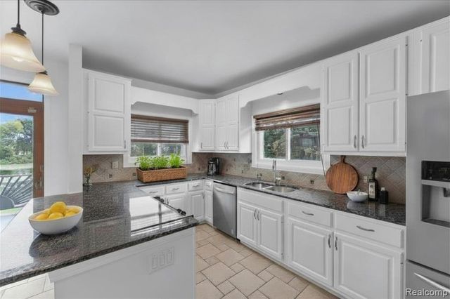 6628 Longworth Drive, Waterford, MI 48329