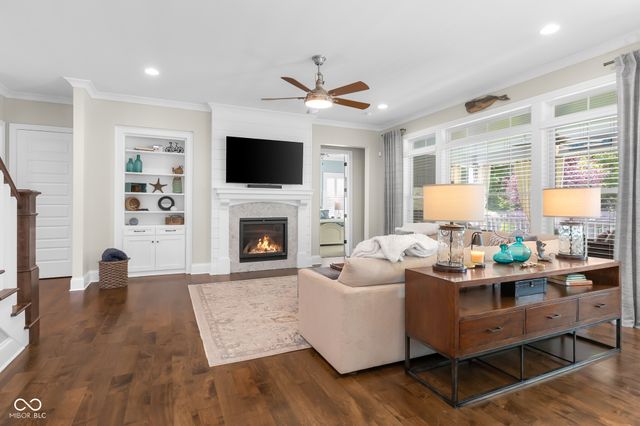 2013 Deer Creek Circle, Columbus, IN 47201