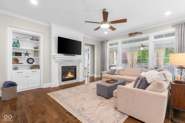 2013 Deer Creek Circle, Columbus, IN 47201