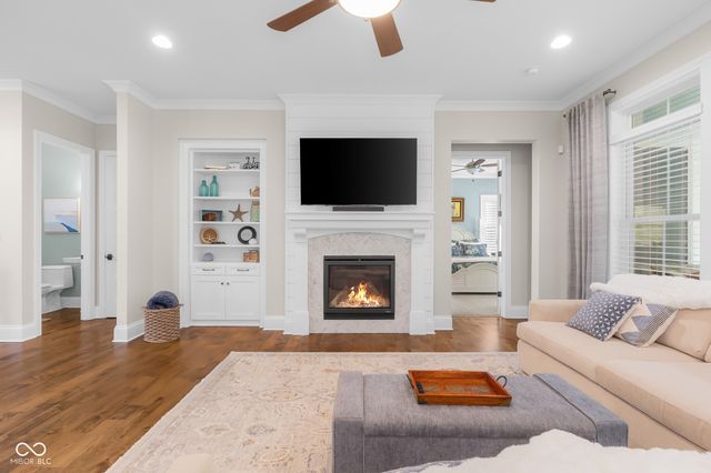 2013 Deer Creek Circle, Columbus, IN 47201