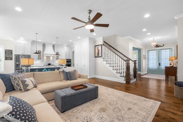 2013 Deer Creek Circle, Columbus, IN 47201