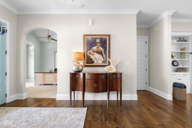 2013 Deer Creek Circle, Columbus, IN 47201