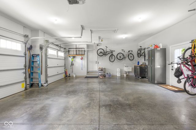 2013 Deer Creek Circle, Columbus, IN 47201