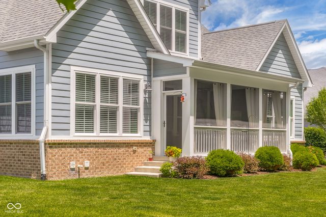 2013 Deer Creek Circle, Columbus, IN 47201