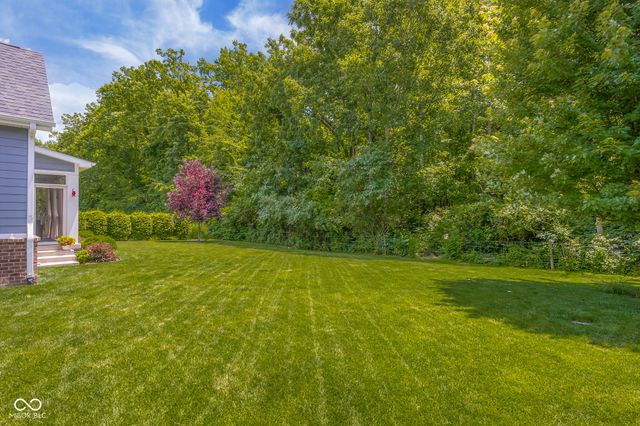 2013 Deer Creek Circle, Columbus, IN 47201