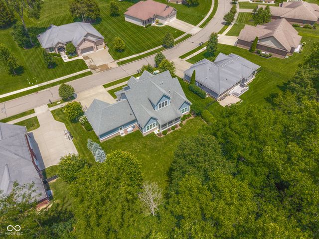 2013 Deer Creek Circle, Columbus, IN 47201