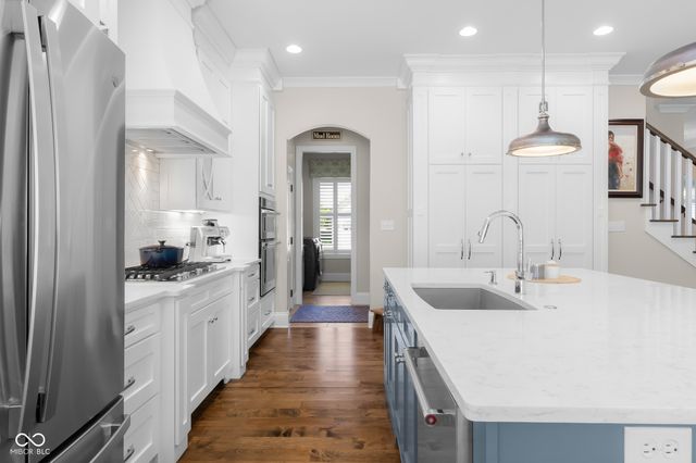 2013 Deer Creek Circle, Columbus, IN 47201