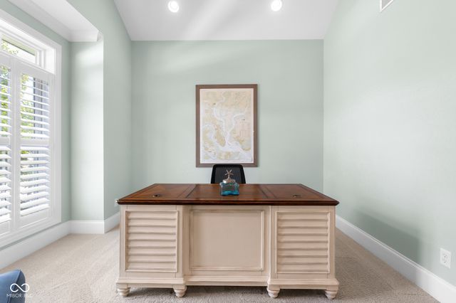 2013 Deer Creek Circle, Columbus, IN 47201