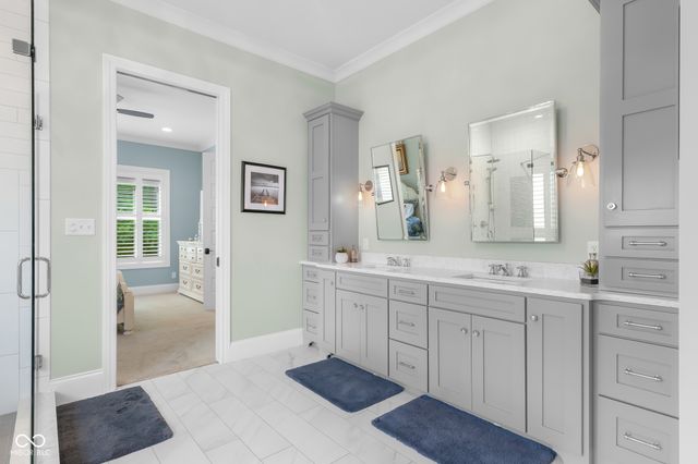 2013 Deer Creek Circle, Columbus, IN 47201