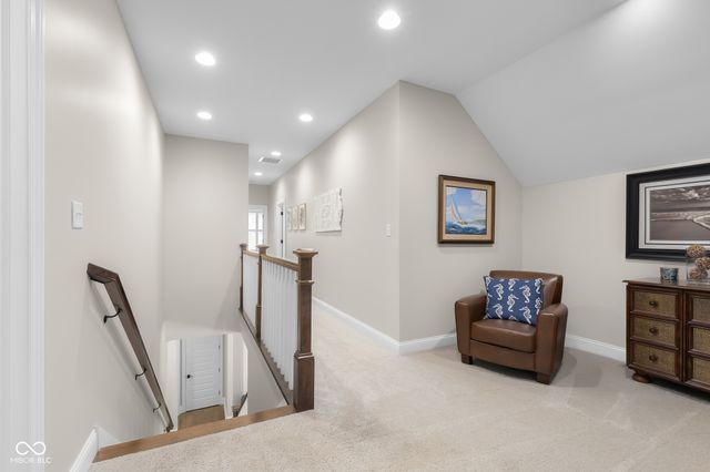 2013 Deer Creek Circle, Columbus, IN 47201