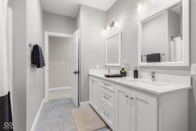 2013 Deer Creek Circle, Columbus, IN 47201
