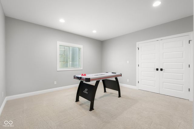 2013 Deer Creek Circle, Columbus, IN 47201