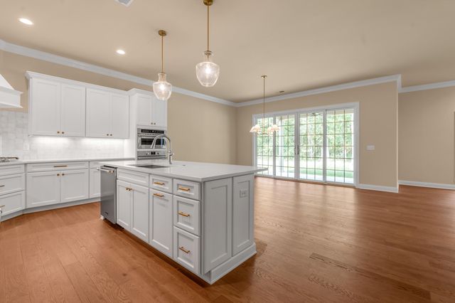 380 Weston Park, Lexington, KY 40515