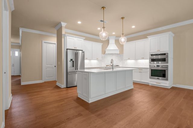 380 Weston Park, Lexington, KY 40515