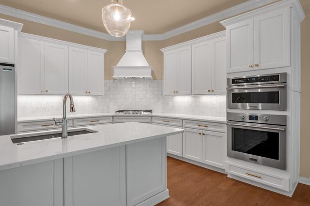 380 Weston Park, Lexington, KY 40515