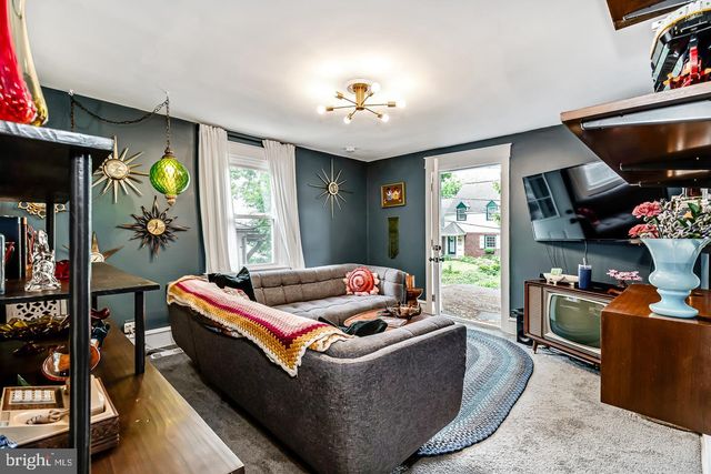 15 WILLOWBROOK AVE, Lansdowne, PA 19050