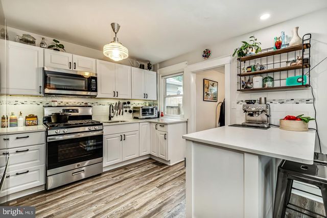 15 WILLOWBROOK AVE, Lansdowne, PA 19050