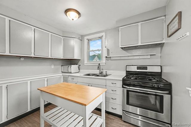 9268 Marlowe Avenue, Plymouth, MI 48170