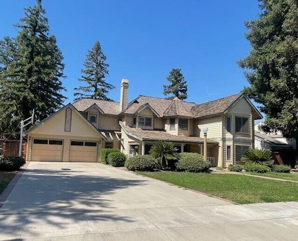 Image 1 of property listing at 144 E Parkview Avenue, Visalia, CA 93277
