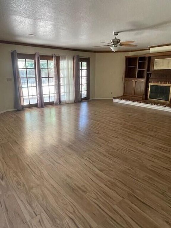 Image 11 of property listing at 144 E Parkview Avenue, Visalia, CA 93277