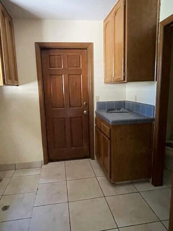Image 16 of property listing at 144 E Parkview Avenue, Visalia, CA 93277