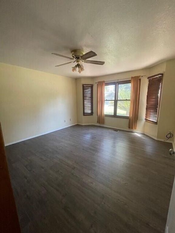 Image 19 of property listing at 144 E Parkview Avenue, Visalia, CA 93277