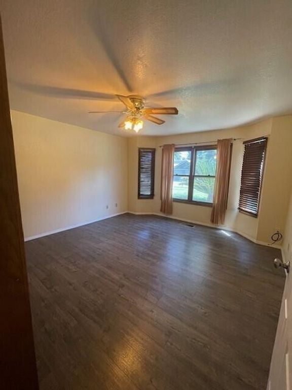 Image 20 of property listing at 144 E Parkview Avenue, Visalia, CA 93277