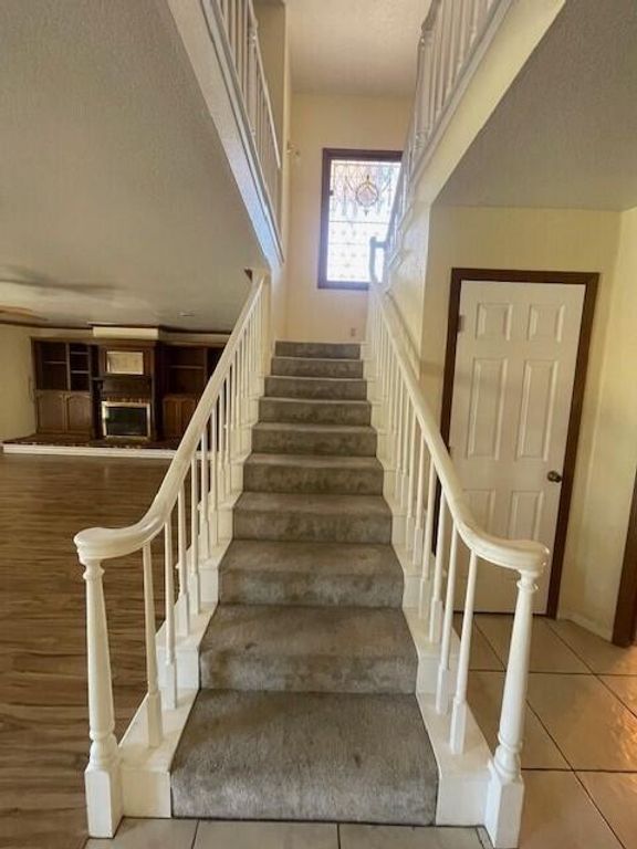 Image 23 of property listing at 144 E Parkview Avenue, Visalia, CA 93277