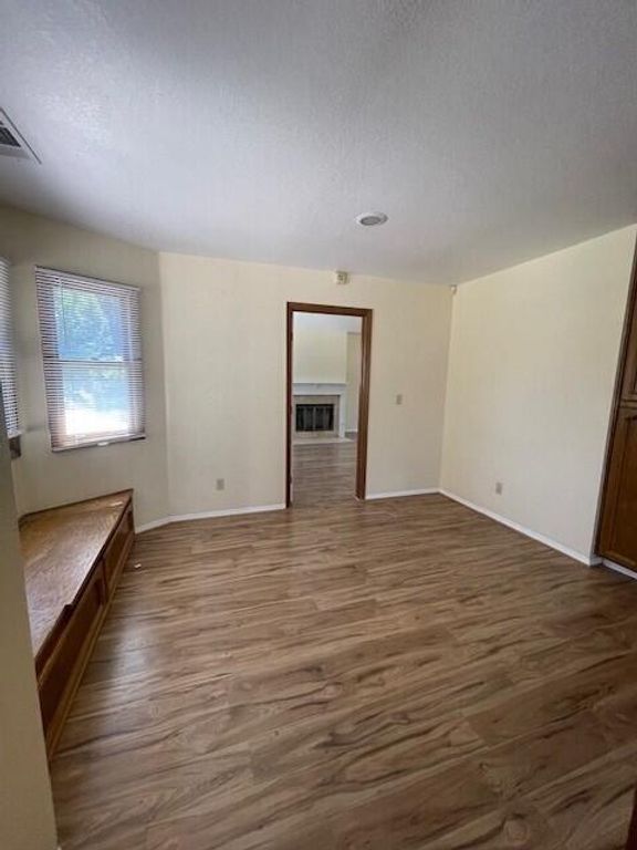 Image 27 of property listing at 144 E Parkview Avenue, Visalia, CA 93277