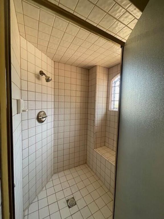 Image 35 of property listing at 144 E Parkview Avenue, Visalia, CA 93277