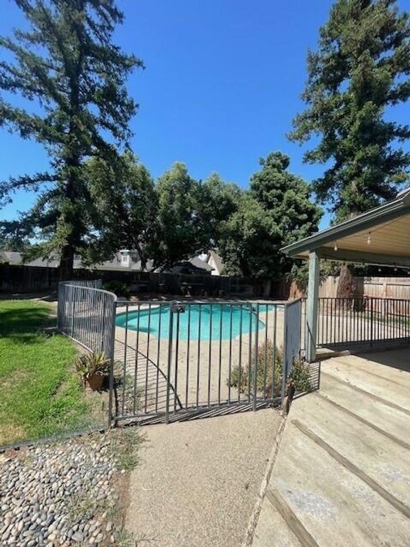 Image 43 of property listing at 144 E Parkview Avenue, Visalia, CA 93277