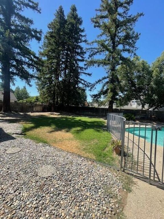 Image 44 of property listing at 144 E Parkview Avenue, Visalia, CA 93277