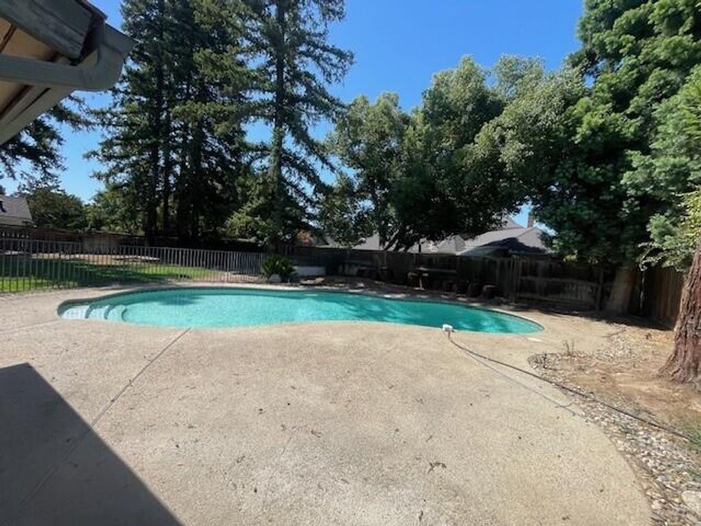 Image 49 of property listing at 144 E Parkview Avenue, Visalia, CA 93277