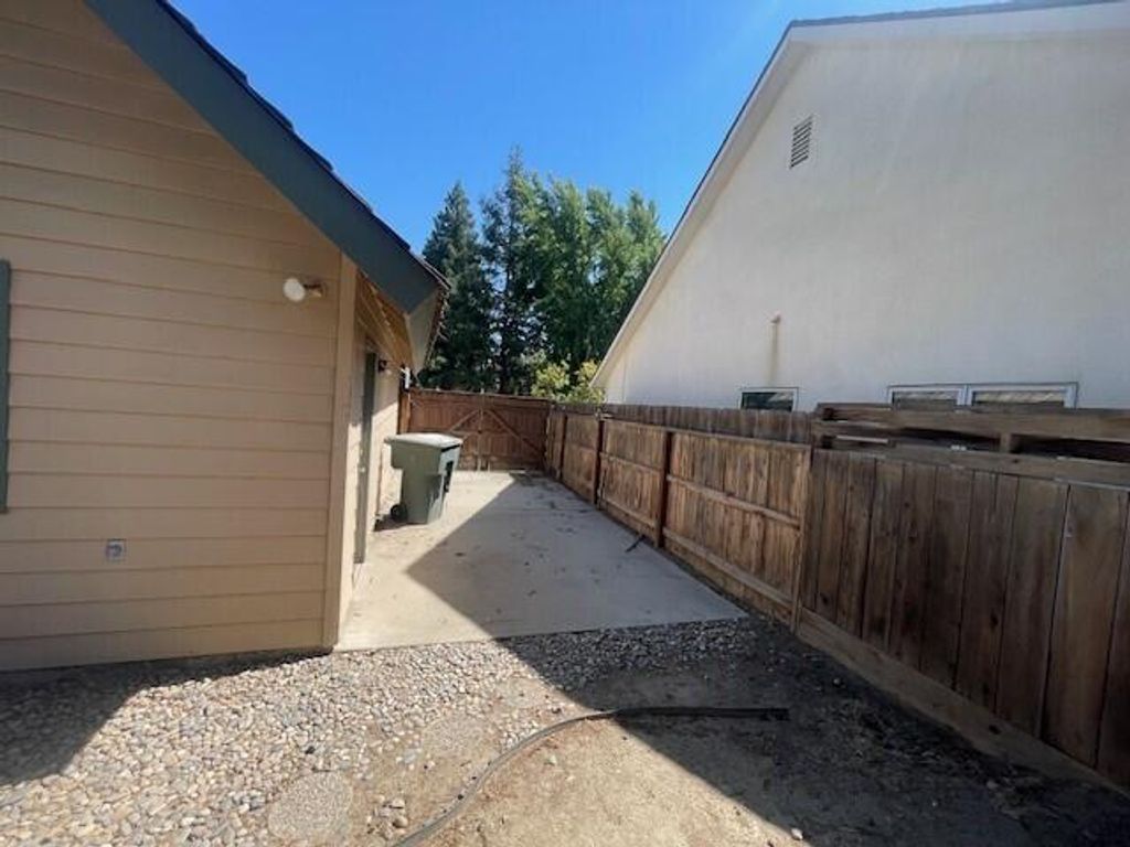 Image 50 of property listing at 144 E Parkview Avenue, Visalia, CA 93277
