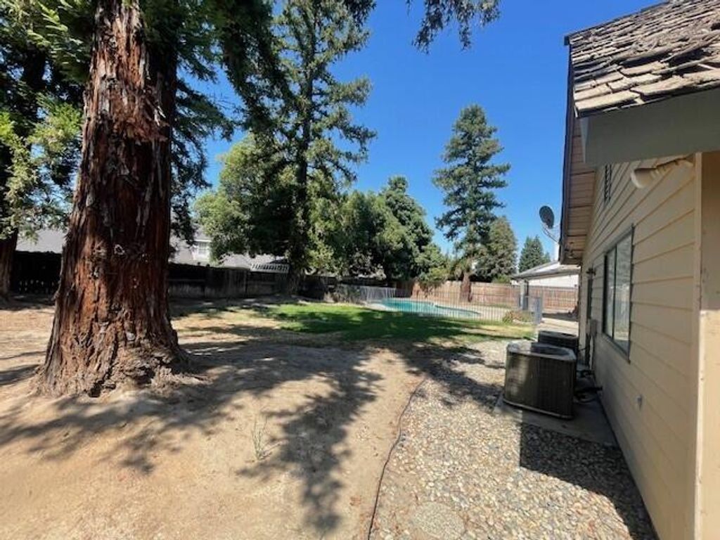 Image 51 of property listing at 144 E Parkview Avenue, Visalia, CA 93277