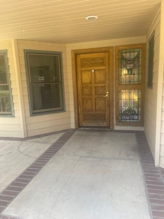 Image 7 of property listing at 144 E Parkview Avenue, Visalia, CA 93277