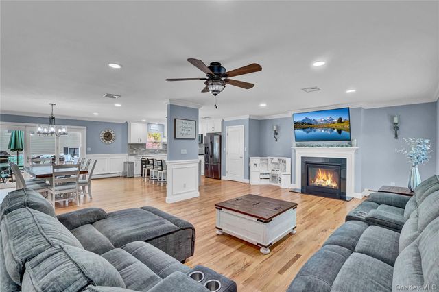 4 Saint Marks Place, Stony Brook, NY 11790