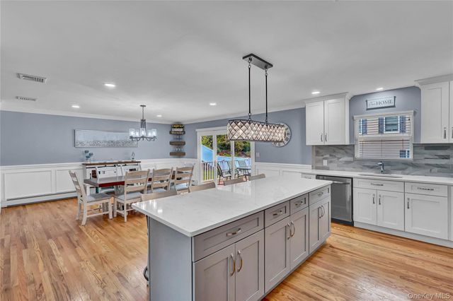 4 Saint Marks Place, Stony Brook, NY 11790