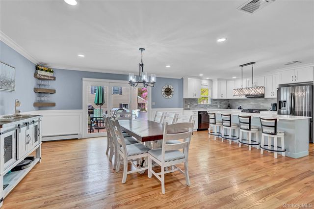 4 Saint Marks Place, Stony Brook, NY 11790