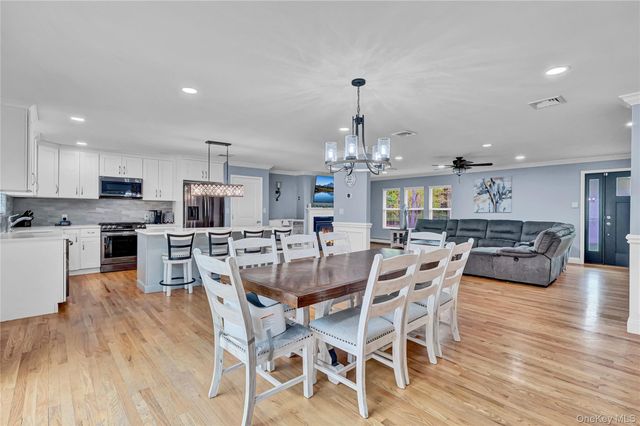 4 Saint Marks Place, Stony Brook, NY 11790