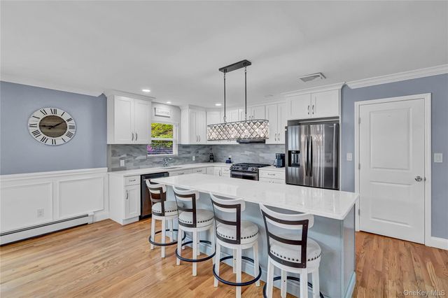 4 Saint Marks Place, Stony Brook, NY 11790
