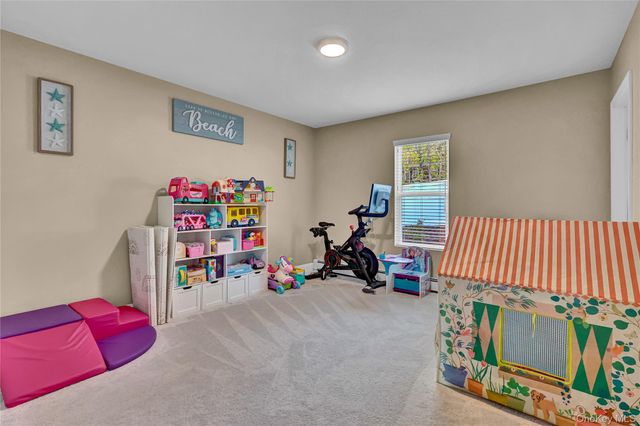 4 Saint Marks Place, Stony Brook, NY 11790
