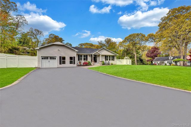 4 Saint Marks Place, Stony Brook, NY 11790