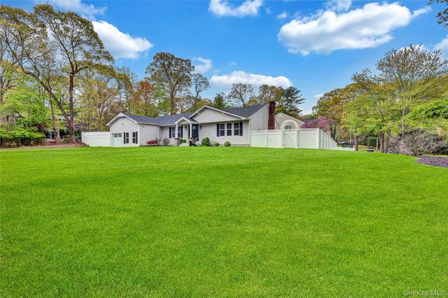 4 Saint Marks Place, Stony Brook, NY 11790