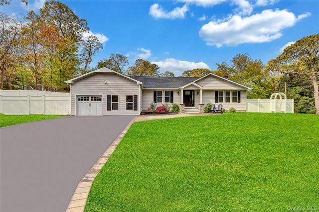 4 Saint Marks Place, Stony Brook, NY 11790